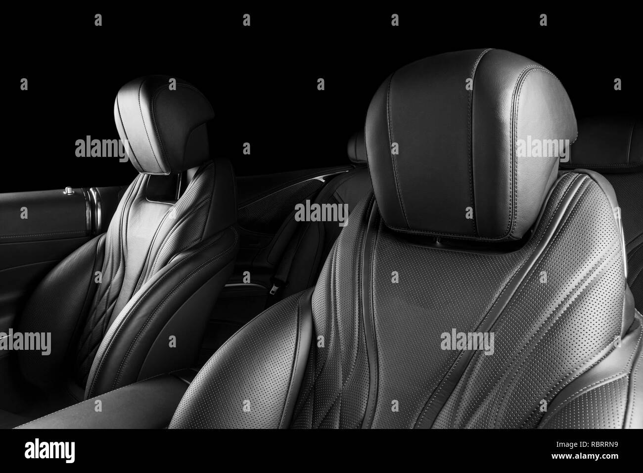 Car interior luxury black seats fotografías e imágenes de alta resolución -  Alamy
