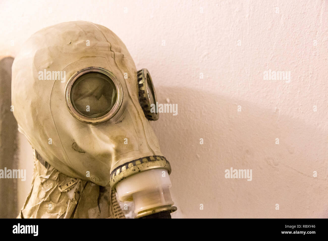 Russian army gas mask isolated fotografías e imágenes de alta resolución -  Alamy