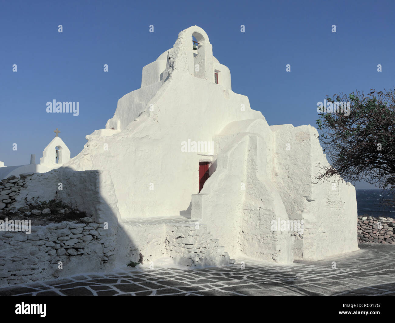Panagia-Paraportiani Kirche in der Chora, Mykonos, Insel der Kykladen Ägäischen im Meer, Griechenland, Europa | la iglesia de Panagia (la Virgen María) Pa Foto de stock