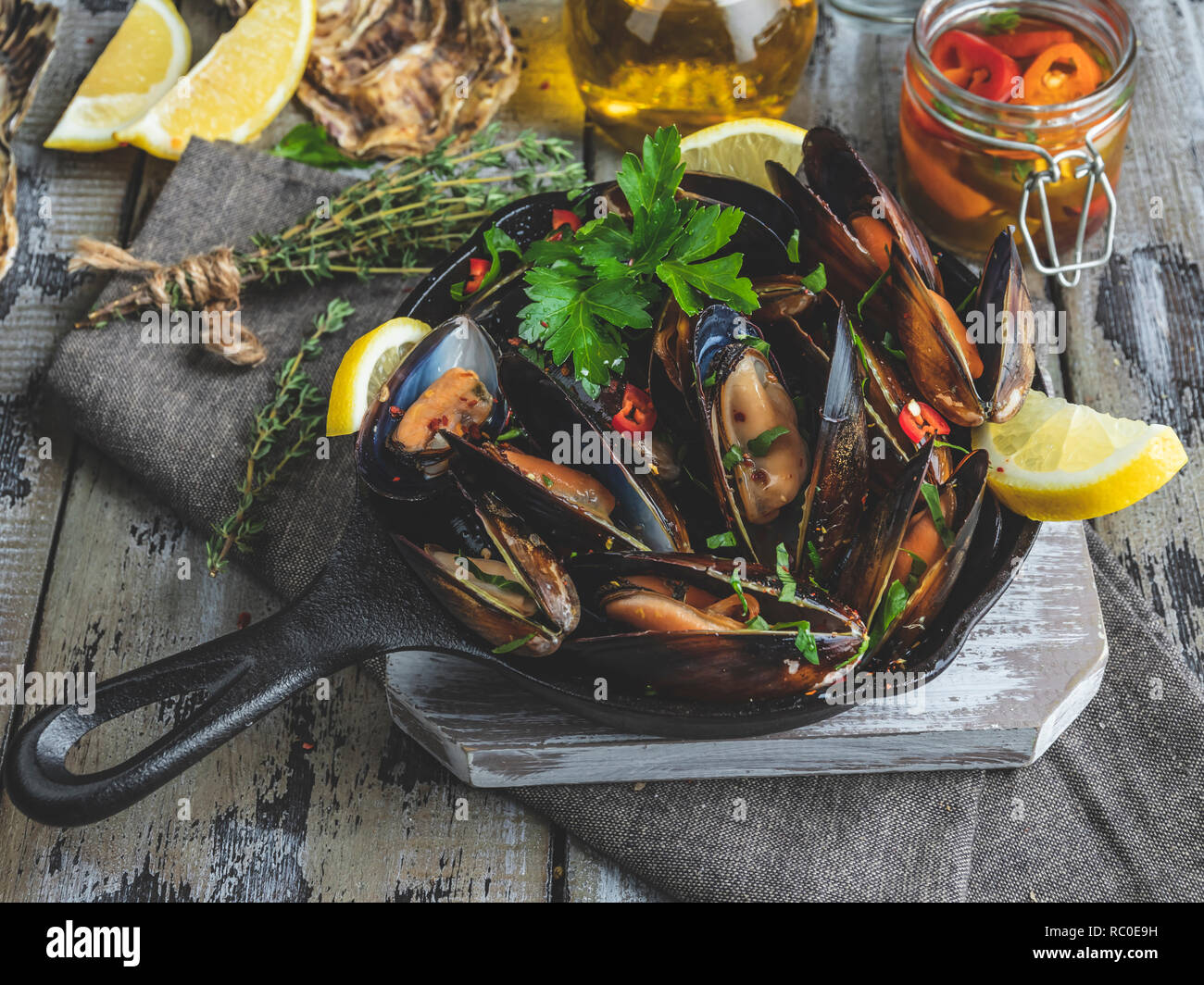 Almejas y mejillones fotografías e imágenes de alta resolución - Alamy