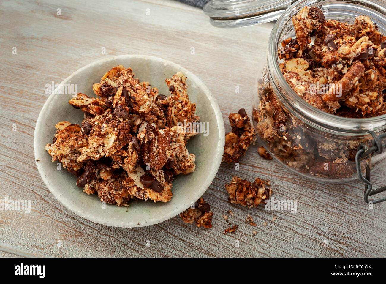 Nutty granola bites Foto de stock