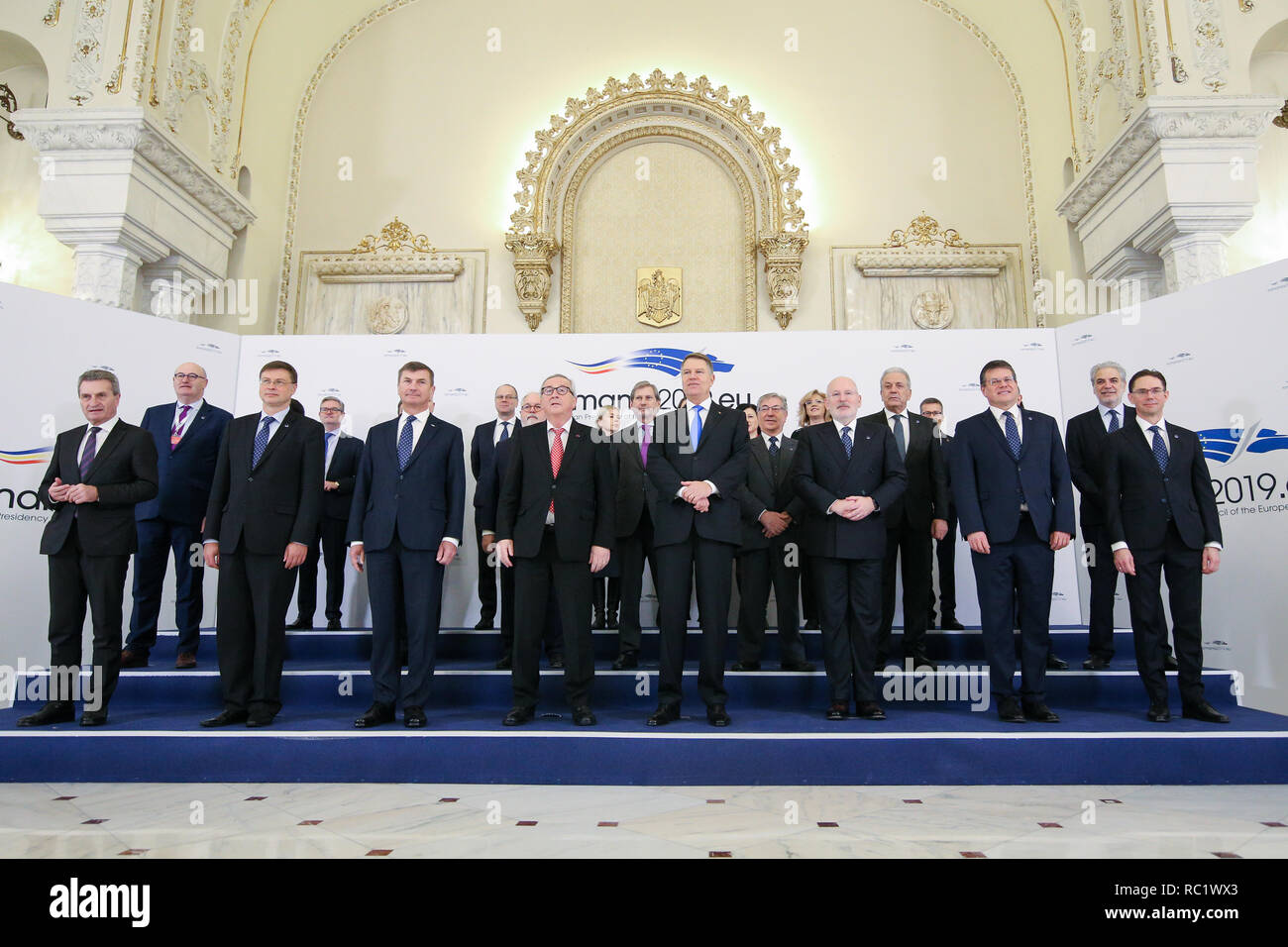 Bucarest, Rumania - Enero 11, 2019: el Presidente de Rumania, Klaus Iohannis, Presidente de la Comisión Europea, Jean-Claude Juncker, y el comisario europeo Foto de stock
