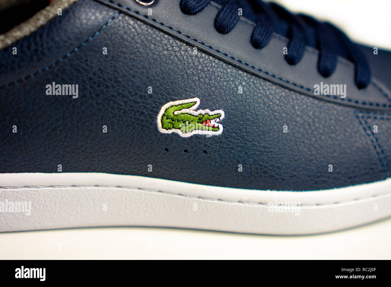 Tanakajd, Hungría - 01. 13. 2019 :Closeup de Lacoste zapatos de marca. Lacoste es una empresa francesa para la producción de ropa, zapatos, cuero Fotografía de stock - Alamy