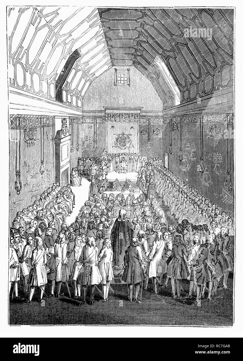 La Cámara de los Lores, durante el reinado del rey George II. Al igual que la Cámara de los Comunes, que se reúne en el Palacio de Westminster, pero era más potente que la Cámara de los Comunes. La Cámara Baja continuó creciendo en influencia, alcanzando un apogeo durante el siglo XVII, cuando tras la guerra civil inglesa, la Cámara de los Lores se redujo a un gran cuerpo impotente. El 19 de marzo de 1649, la Cámara de los Lores fue abolida por una ley del Parlamento. Después de la Convención, el Parlamento se reunió en 1660 y la monarquía fue restaurada, de nuevo se convirtió en la más poderosa Cámara del Parlamento hasta el siglo XIX. Foto de stock