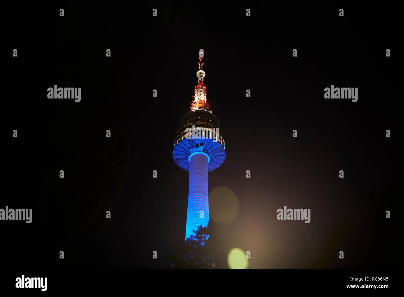 La Torre de Seúl N por la noche, Seúl, Corea del Sur Foto de stock