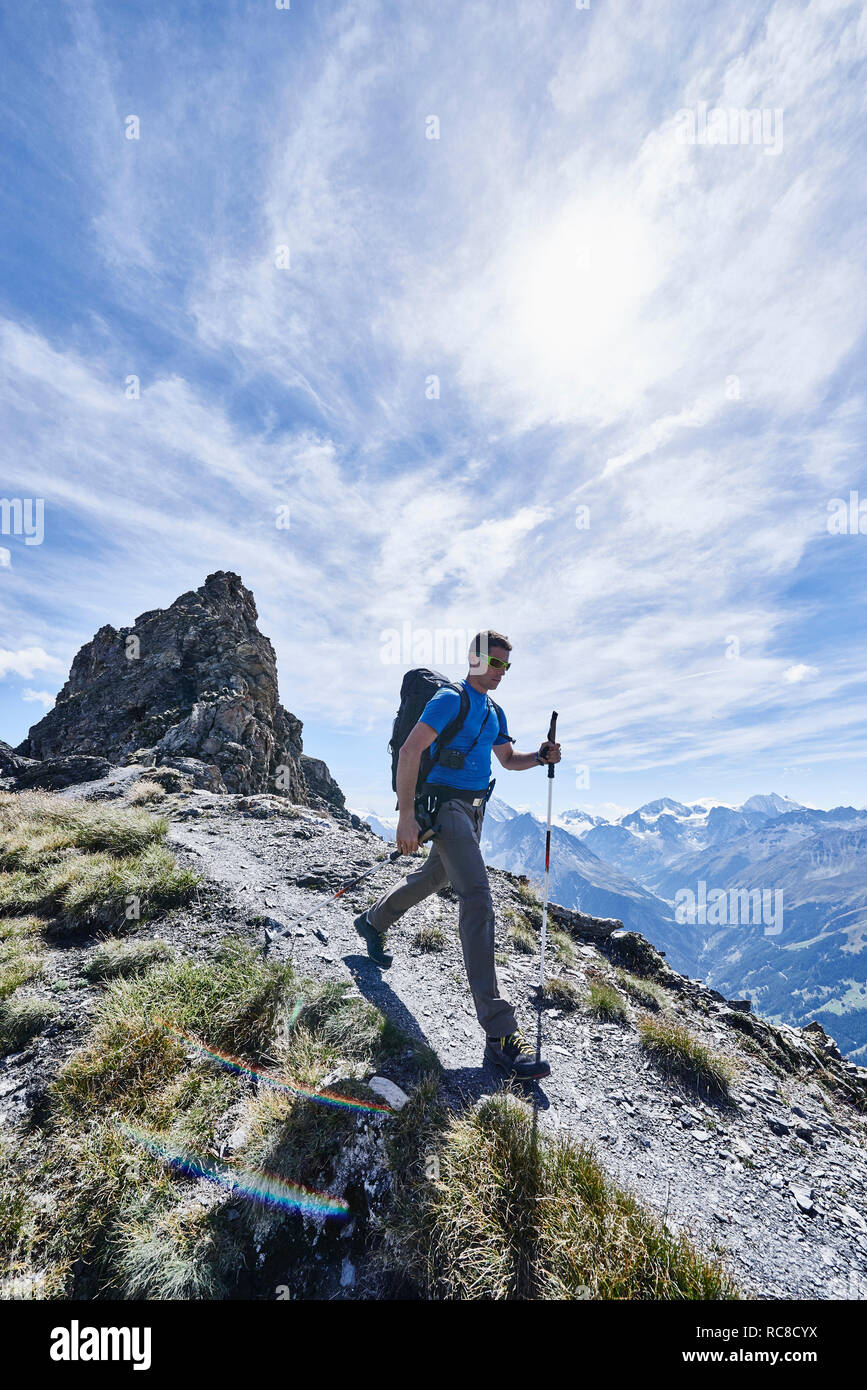 Caminante en Mont Cervin, Cervino, Valais, Suiza Foto de stock