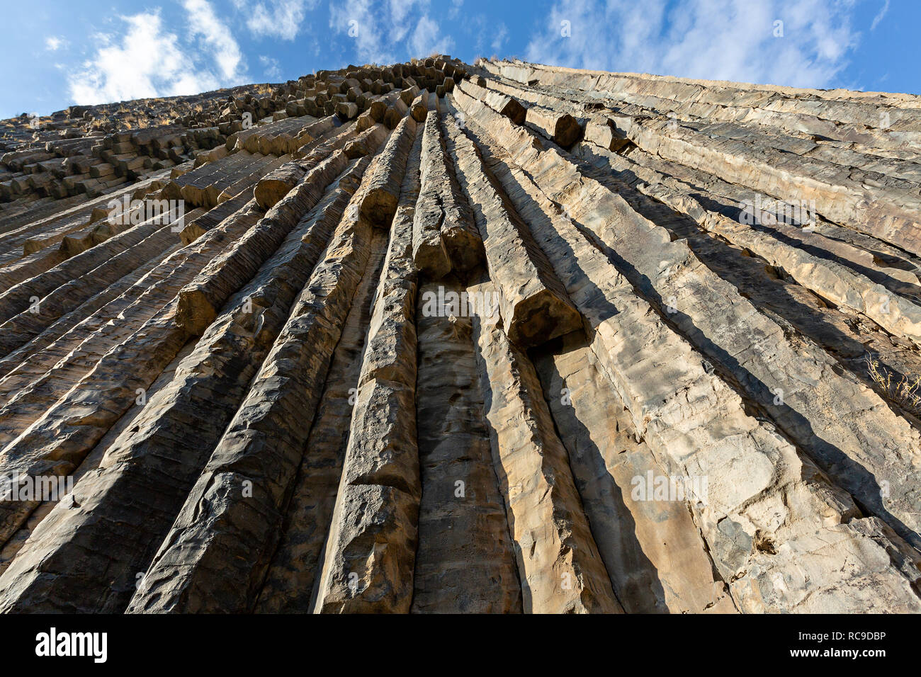 Formaciones de roca basáltica conocida como la sinfonía de las piedras, en Armenia. Foto de stock