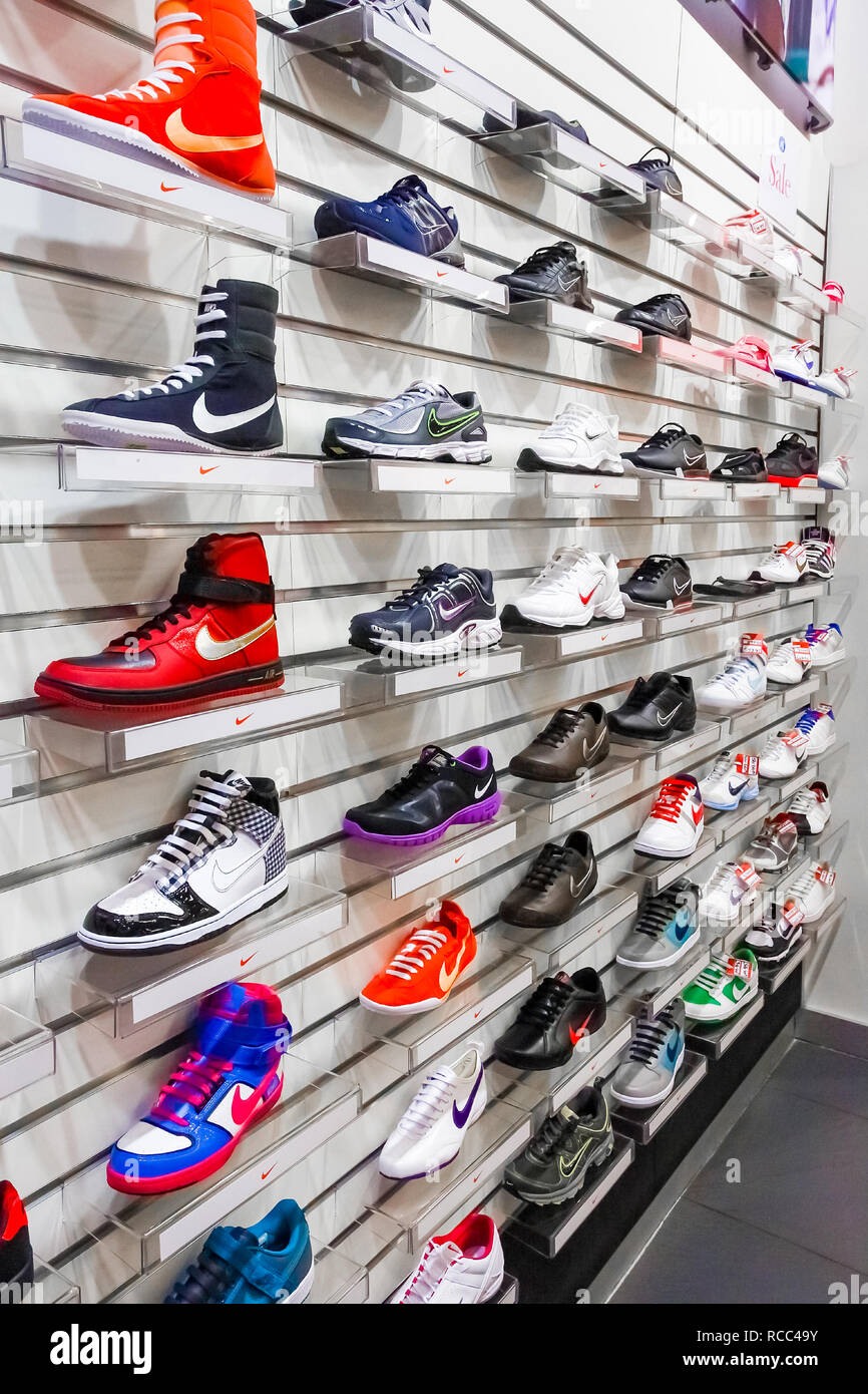 Nike shoe outlet fotografías e imágenes de alta resolución - Alamy