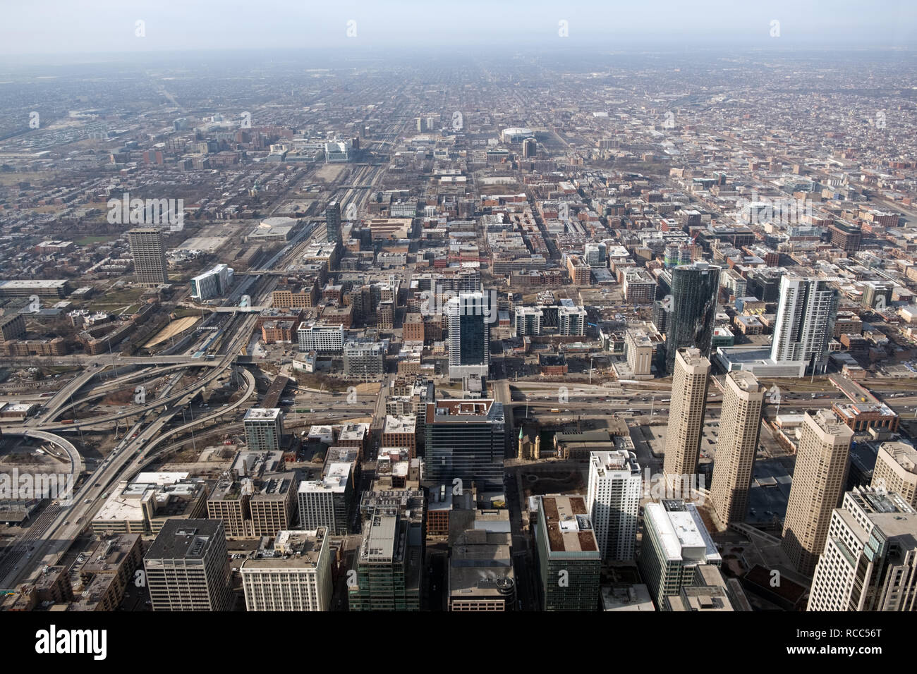 Vista aérea del centro de Chicago mirando sobre el Lago Michigan Foto de stock