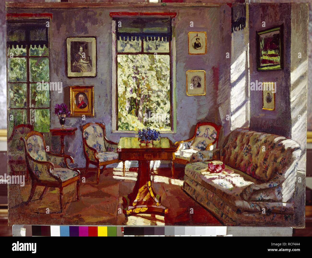 La sala de estar en la Casa Solariega 'Rozhdestveno'. Museo: Museo Nacional de Arte de Bielorrusia, Minsk Republik. Autor: Zhukovsky, Stanislav Yulianovich. Foto de stock