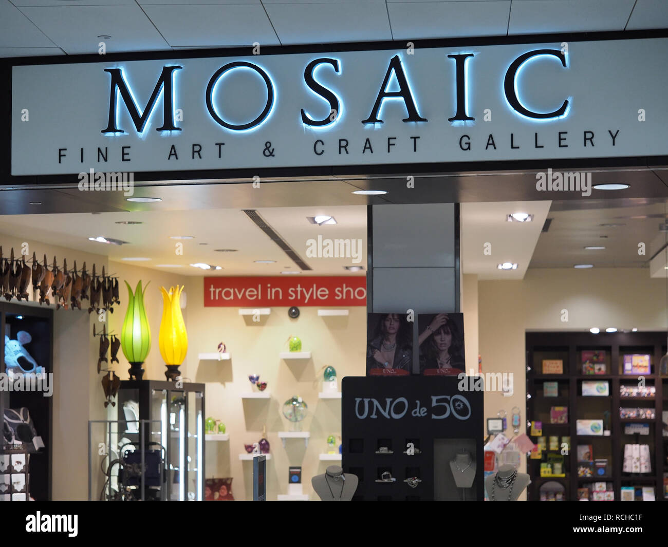 Mosaic Fine Art And Craft Gallery En El Aeropuerto Internacional De San Francisco, Agosto De 2018 Foto de stock