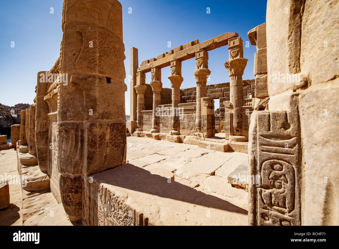 Egipcio antiguo templo Filae en Aswan. Foto de stock