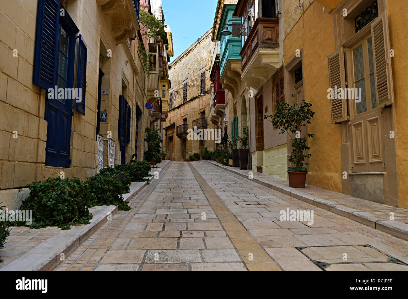 Calle tranquila en la Valetta Foto de stock