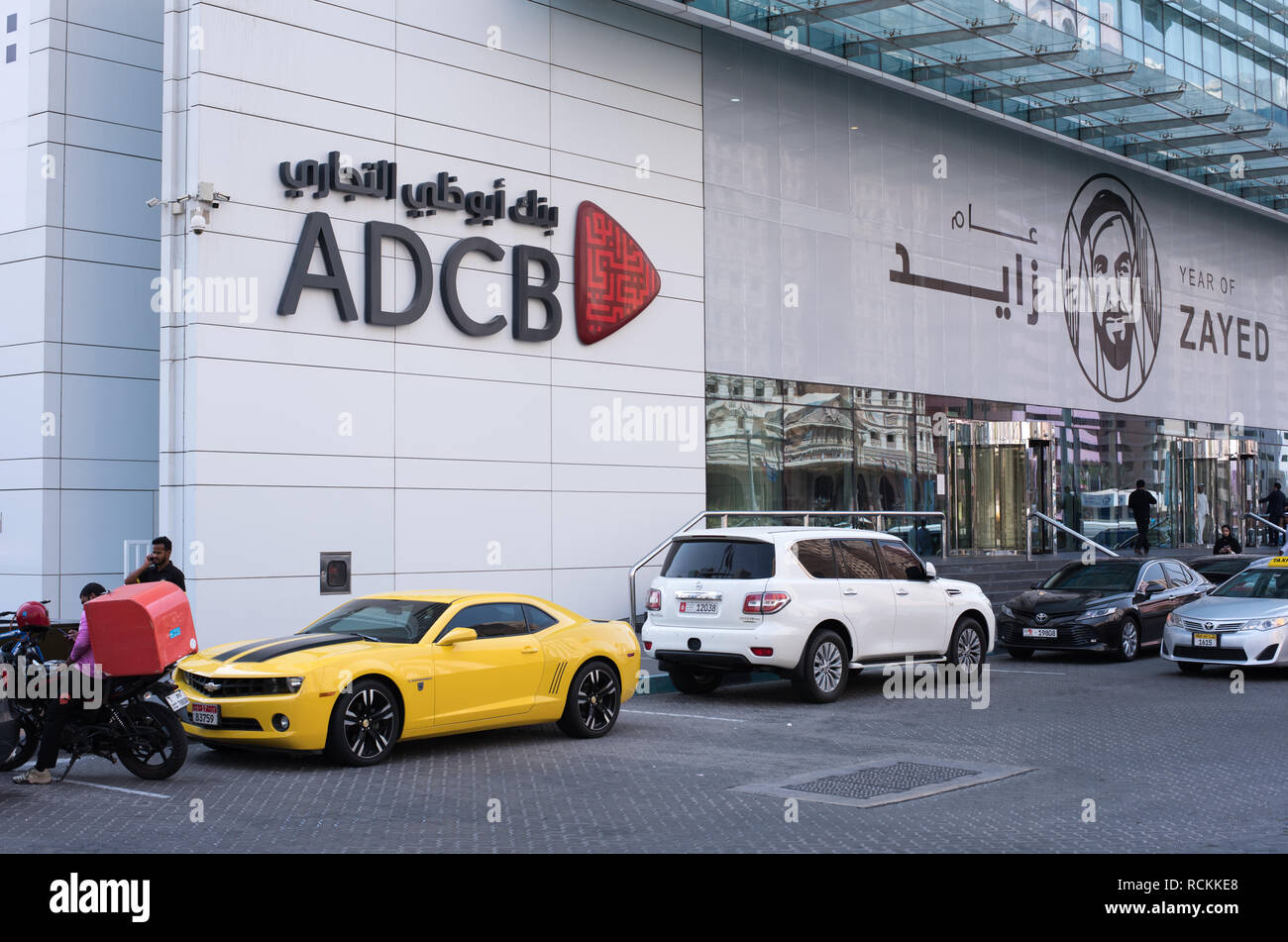 Vista exterior de Abu Dhabi Commercial Bank (ADCB) Foto de stock
