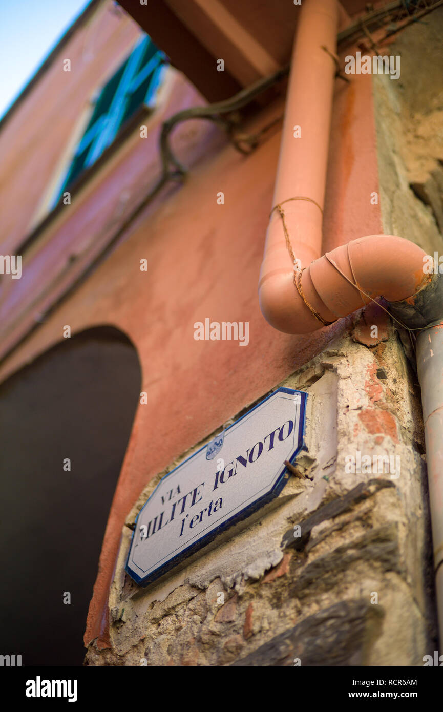 Calle signo de Monterosso, Liguria, Italia Foto de stock