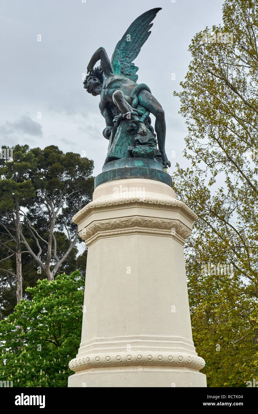 La fuente del angel caido fotografías e imágenes de alta resolución Alamy