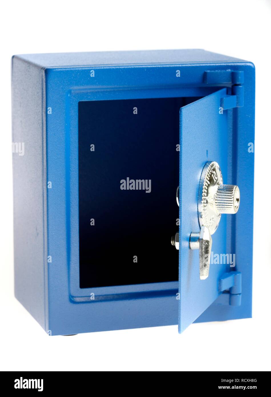 Juguete azul pequeña caja fuerte con cerradura de combinación, para su uso como una alcancía Foto de stock