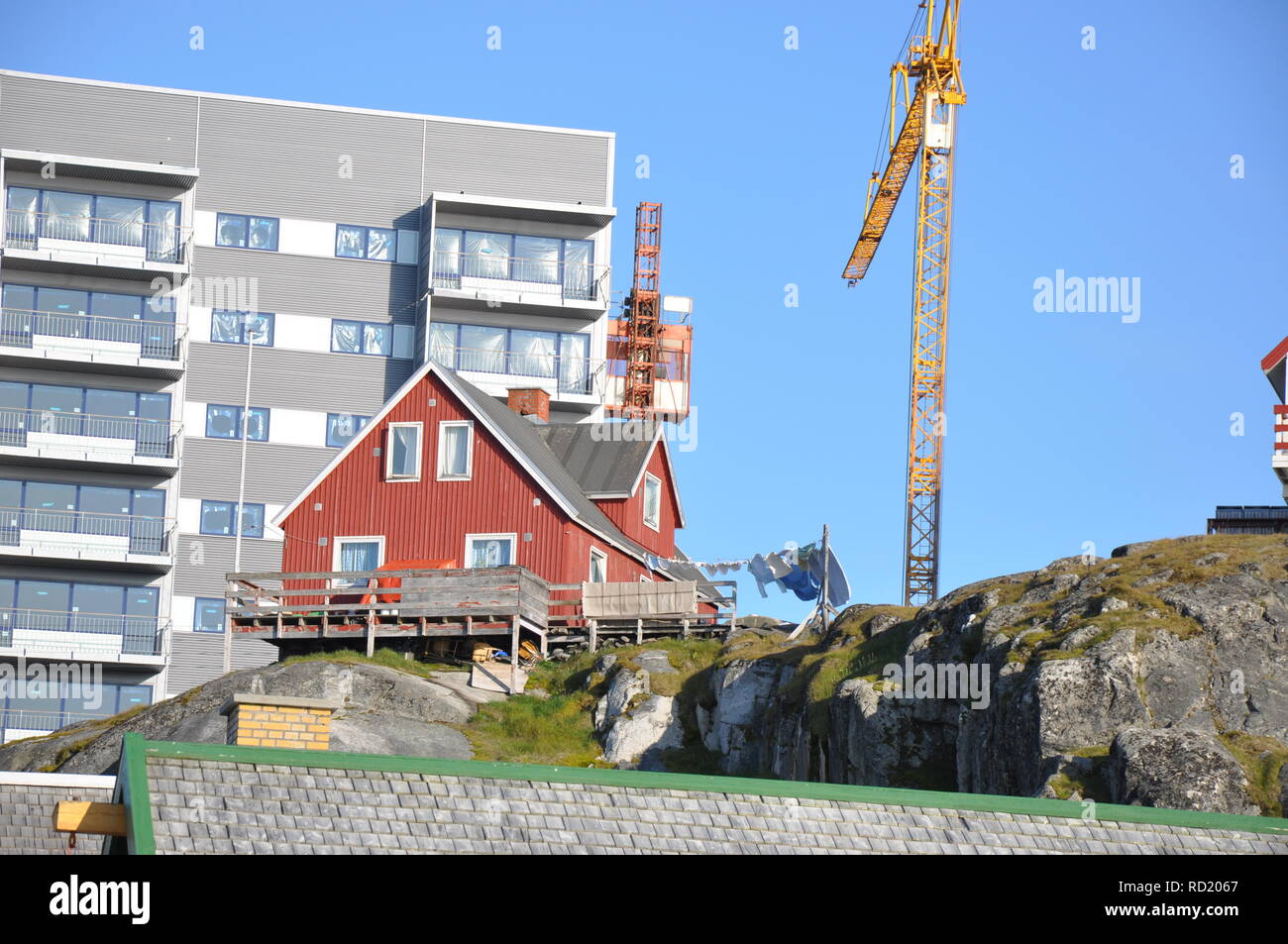 Nuevas construcciones en groenlandés capital Nuuk Foto de stock