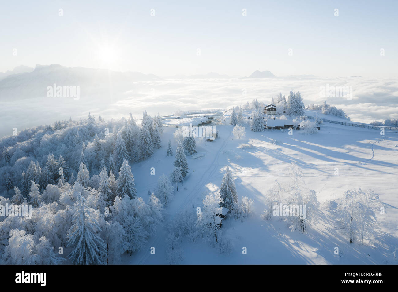 Paisaje invernal de antena vista desde el monte Gaisberg, Salzburgo, Austria Foto de stock