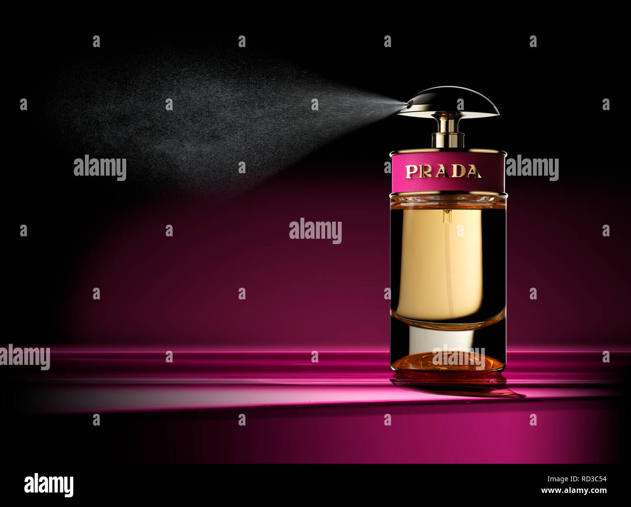 Prada frasco de perfume en spray, Foto de estudio Foto de stock