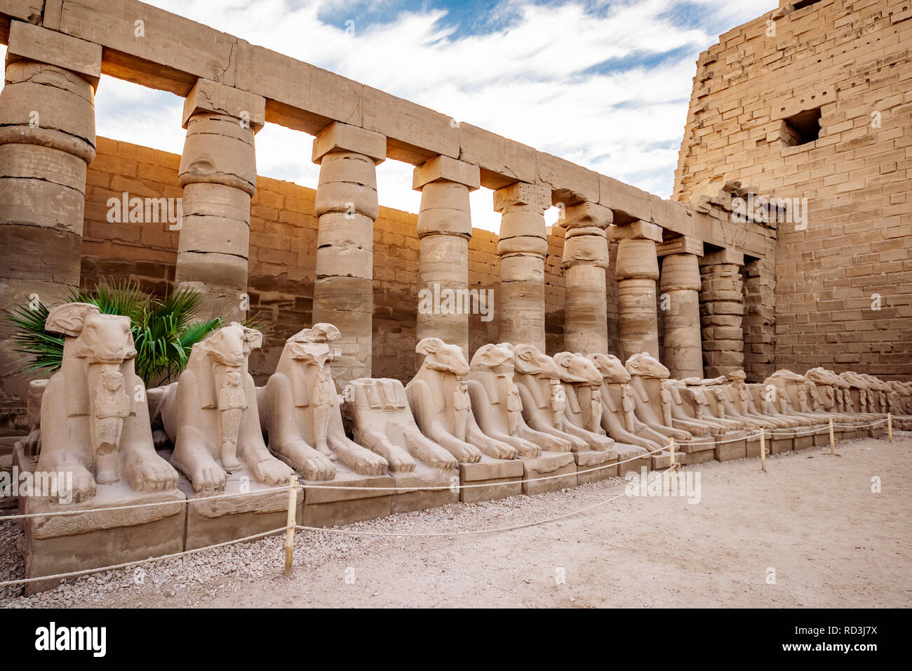 Estatuas de Ram en Karnak Luxor. Foto de stock