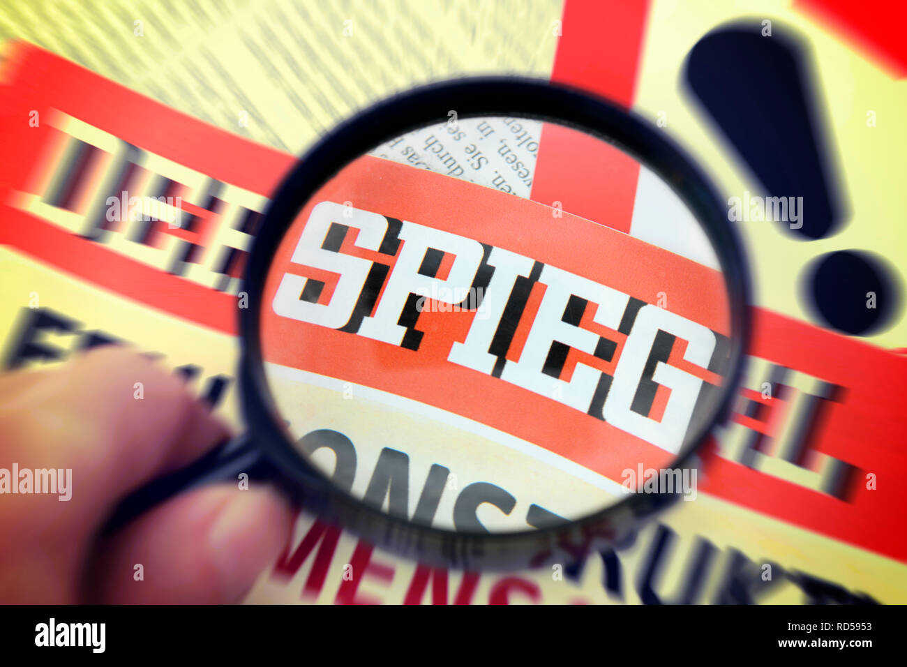 Revista Spiegel bajo la lupa, descubierto con informes de casos de fraude por parte de los empleados, Magazin Der Spiegel unter der Lupe, aufgedeckter Betru Foto de stock