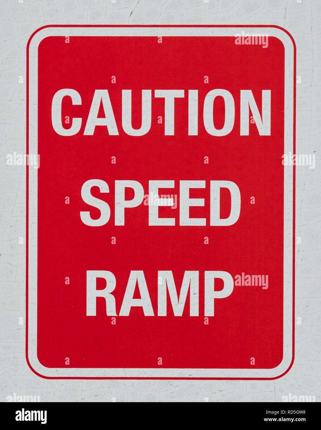 Precaución rampa de velocidad señal de advertencia Foto de stock