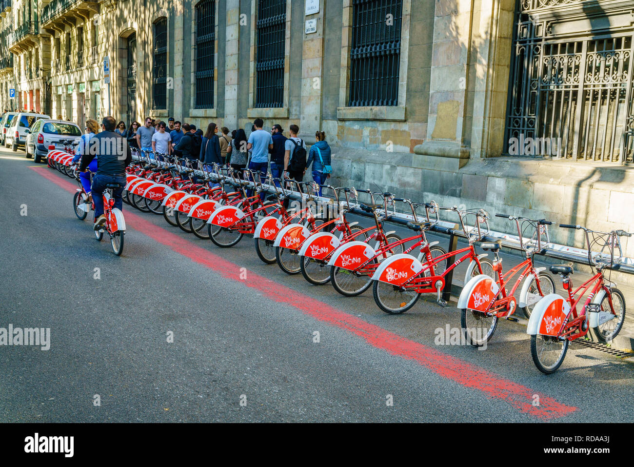 Alquiler de bicicletas barcelona fotografías e imágenes de alta resolución  - Alamy