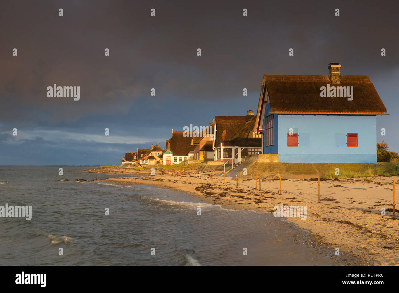 Casas de Playa en la península Graswarder, Heiligenhafen, Schleswig-Holstein, Alemania Foto de stock