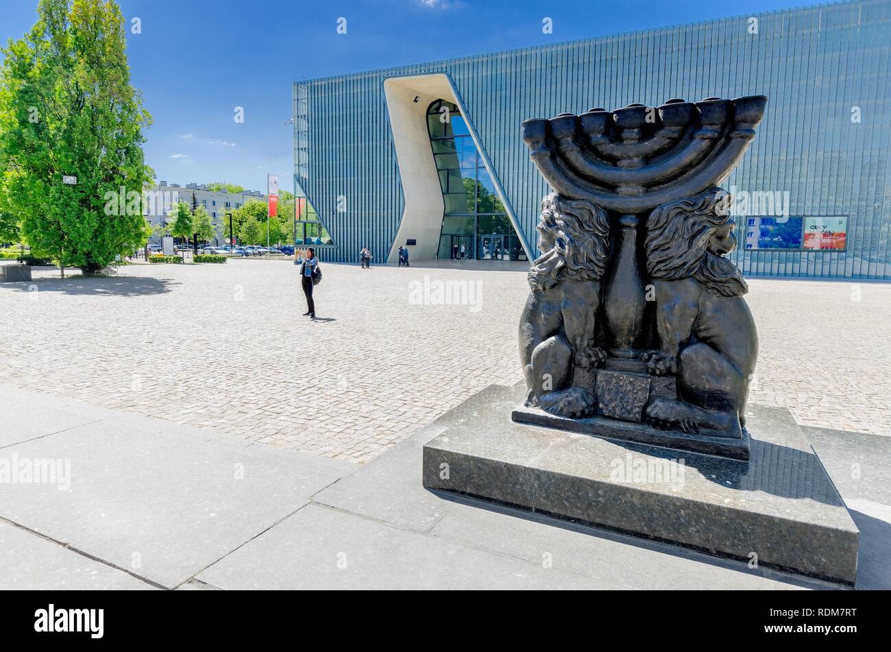 Varsovia, MASOVIA Provincia / Polonia - 5 de mayo de 2018: el Museo de la historia de los judíos polacos "Polin'. Diseñado por Rainer MahlamÄ'Â¤ki. Foto de stock