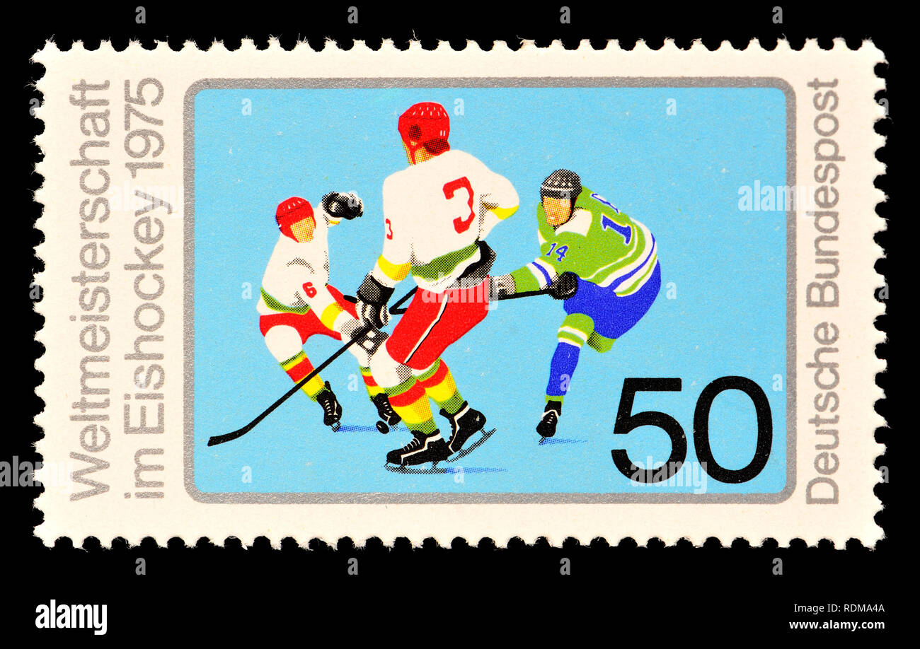 Sello postal alemán (1975) : Campeonato de hockey sobre hielo. Foto de stock