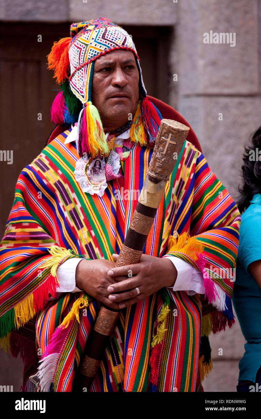 Peru costume not poncho men fotografías e imágenes de alta resolución -  Alamy