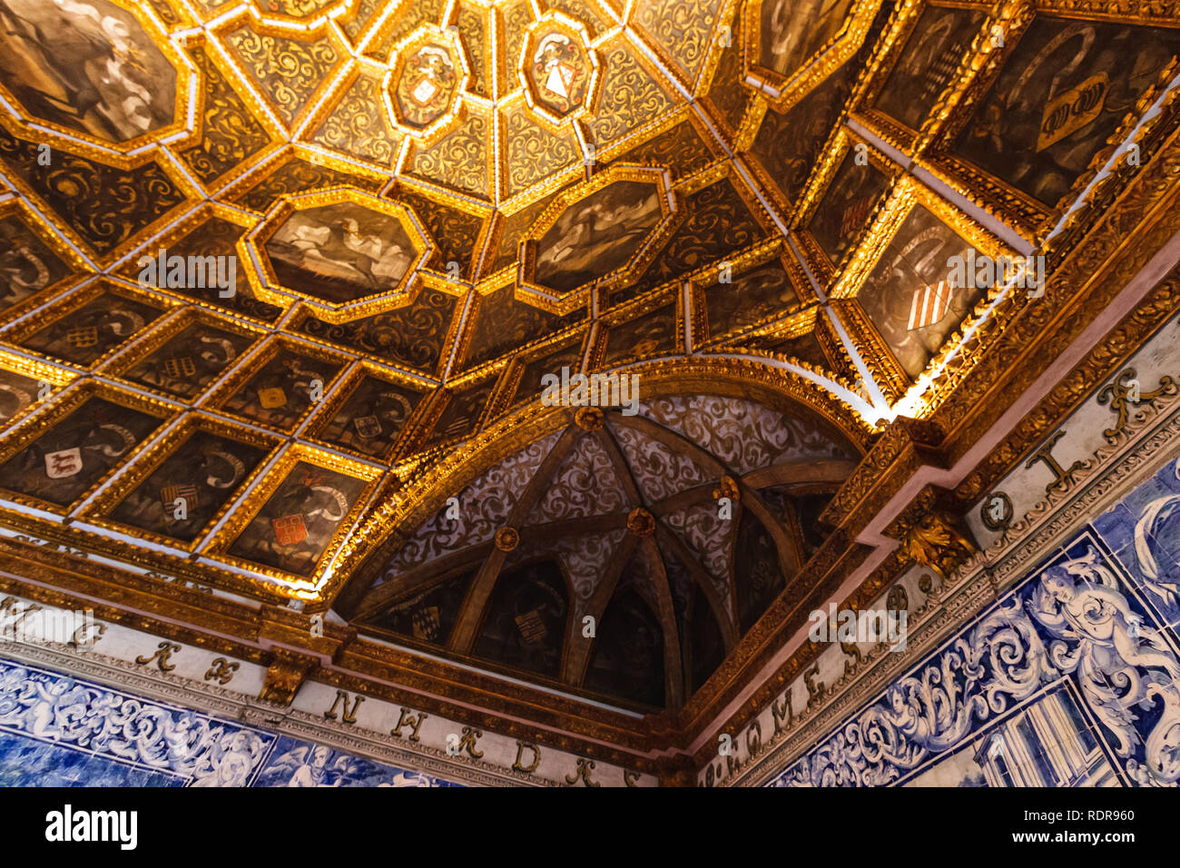 Palacio Nacional de Sintra, Portugal, en el techo interior Foto de stock