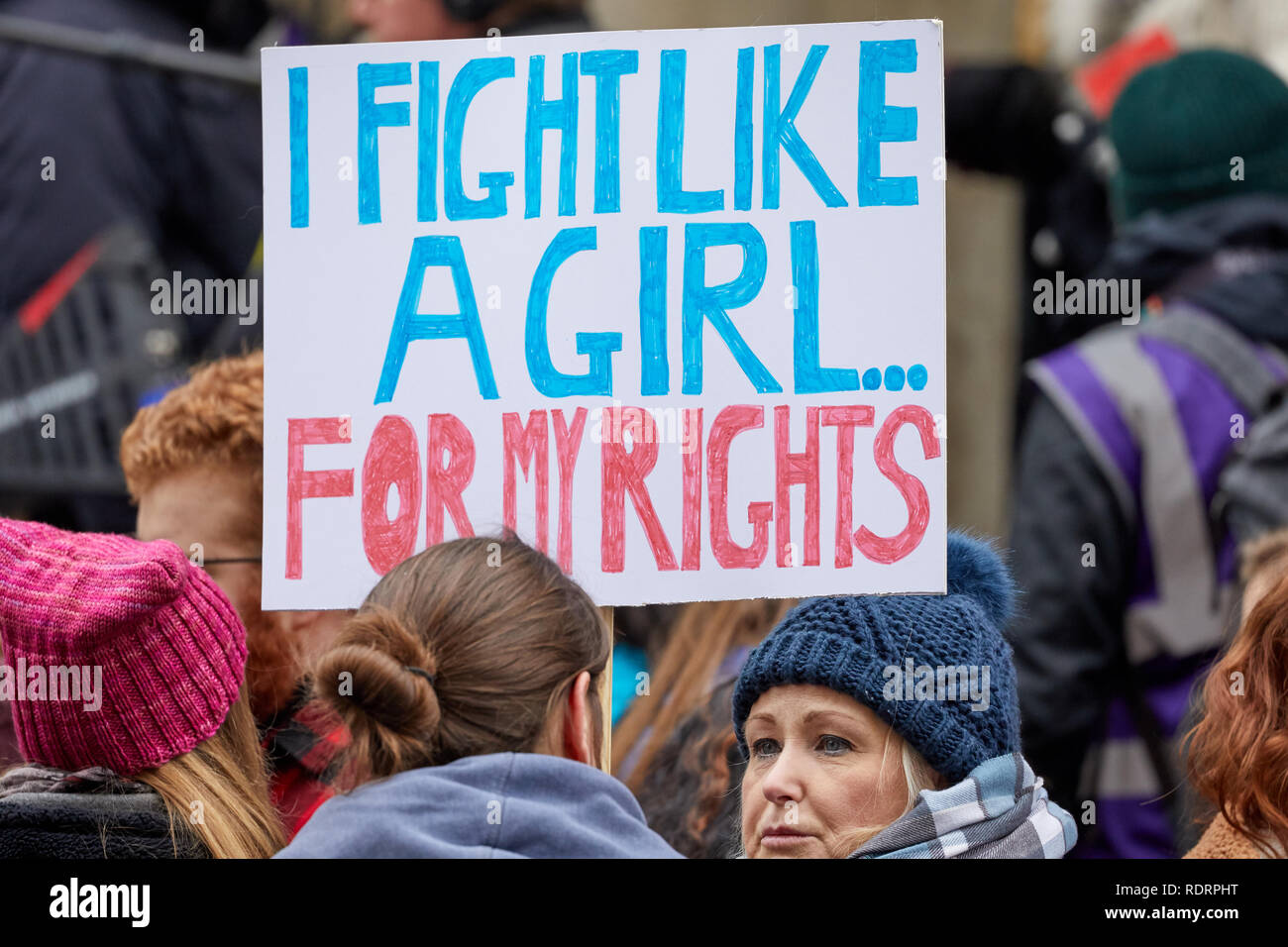 Londres, Reino Unido. - Jan 19, 2019: Una pancarta desplegada por los manifestantes durante la mujer Pan y Rosas de marzo a través de Londres. Crédito: Kevin J. Frost/Alamy Live News Foto de stock