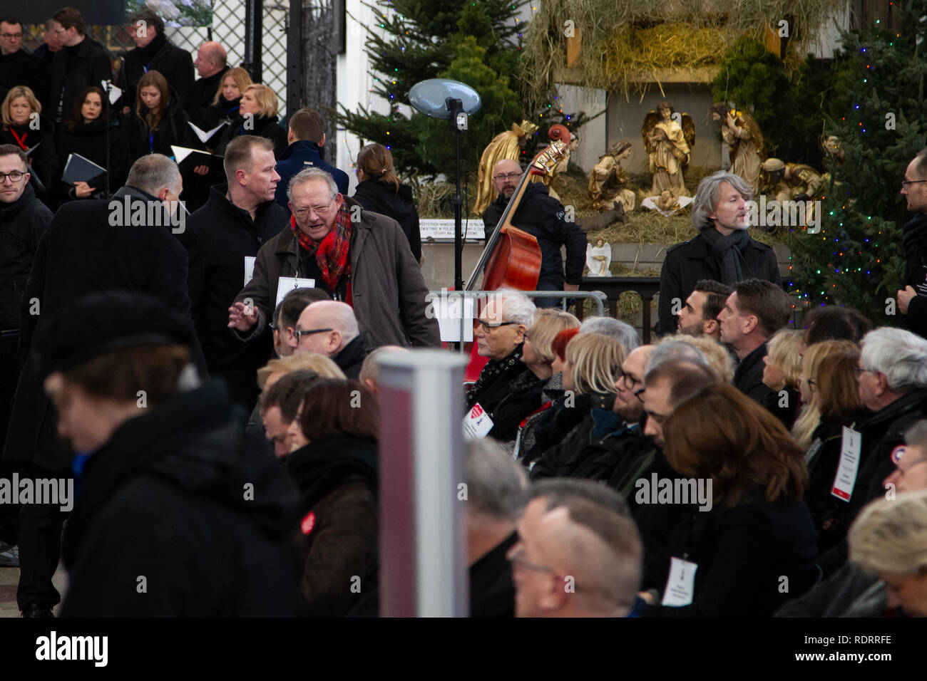 Gdansk, Polonia, 19 de enero de 2019. Funeral del Alcalde de Gdansk, Pawel Adamowicz, en la Basílica Mariacka de Gdansk. Poner la urna con las cenizas de la cripta. Crédito: Slawomir Kowalewski/Alamy Live News Foto de stock