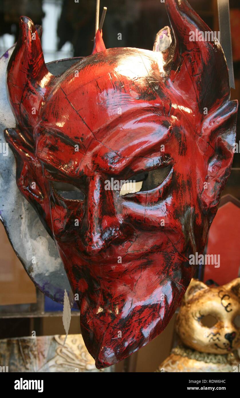 La máscara de carnaval demoníaco Foto de stock