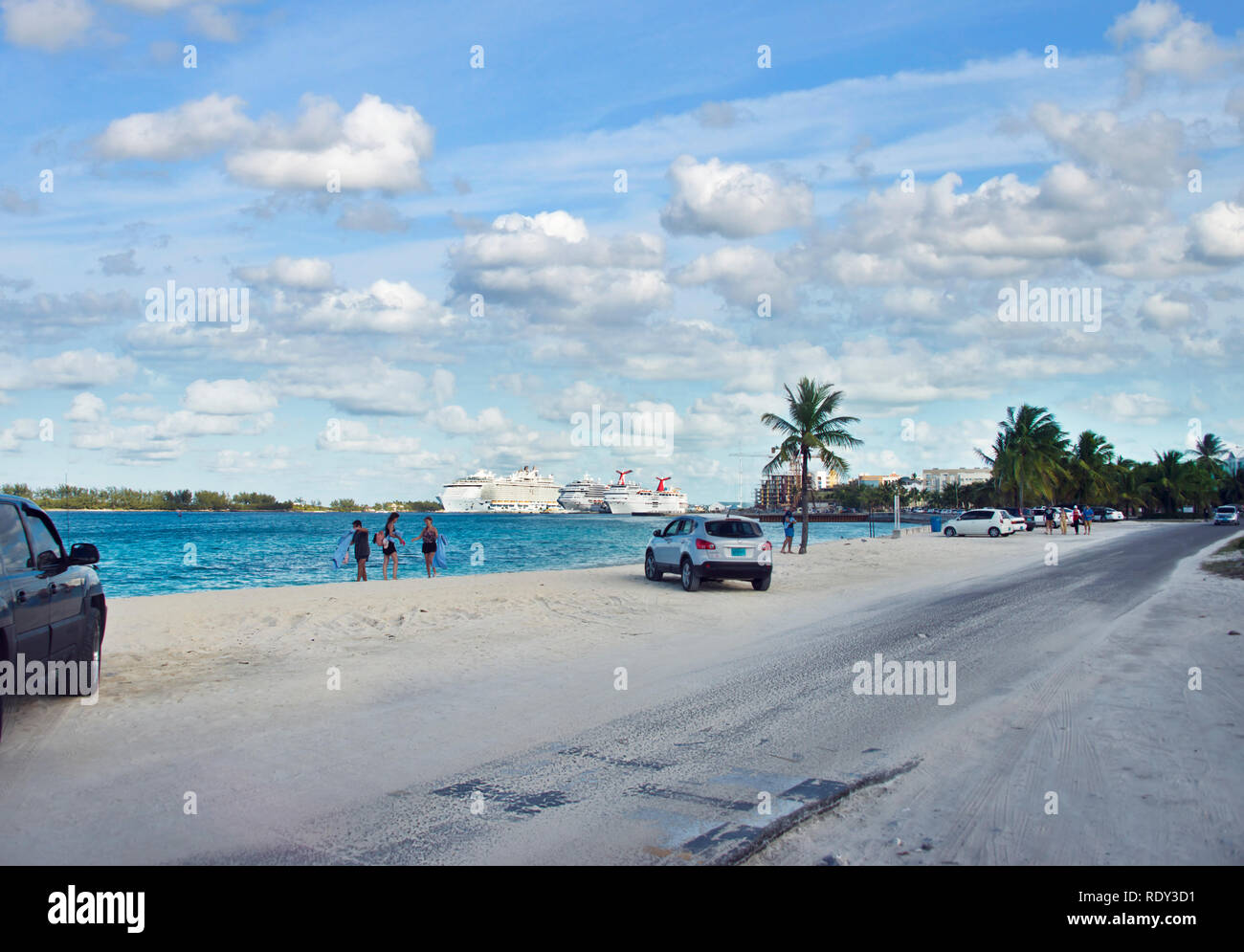 NASSAU, Bahamas - El 7 de enero ,2019. Playa de la ciudad cerca del puerto  de Nassau.Sólo para uso editorial Fotografía de stock - Alamy