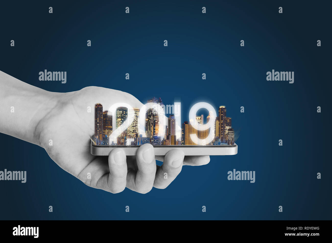 2019 La tecnología de realidad aumentada, nuevas tecnologías y tendencias de inversión empresarial concepto Foto de stock