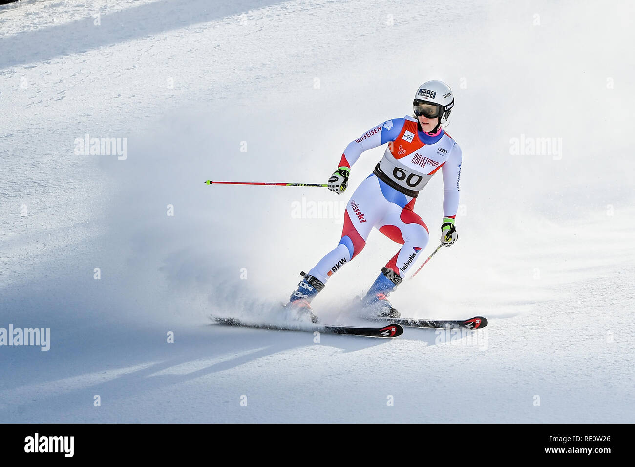KILLINGTON, VT - 24 de noviembre: Andrea Ellenberger de SUI en el área después de finalizar la segunda carrera del slalom gigante en el Audi FIS de la Copa del Mundo de Esquí. Foto de stock