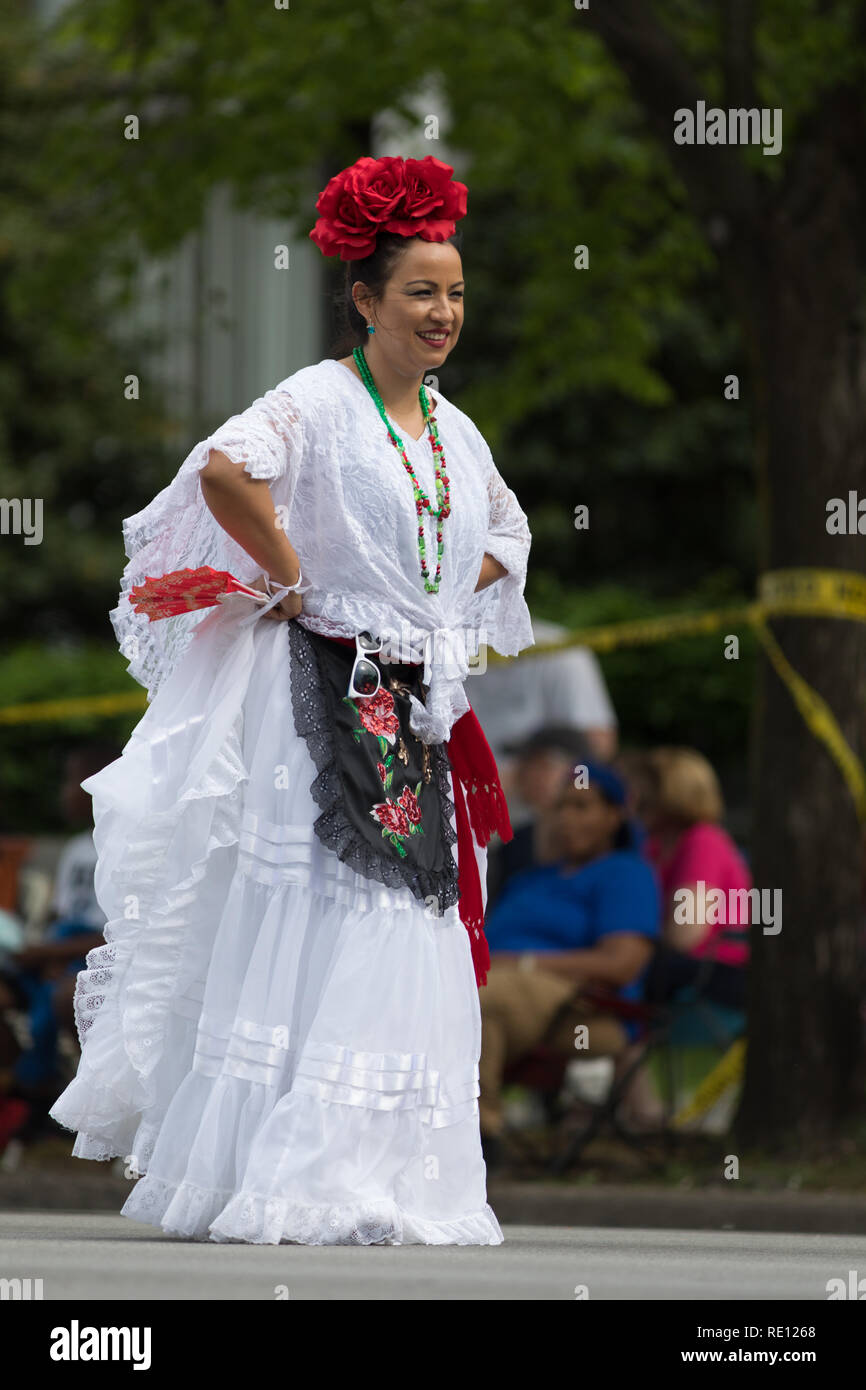 Ropa Tradicional Mexicana Fotos e Imágenes de stock - Alamy