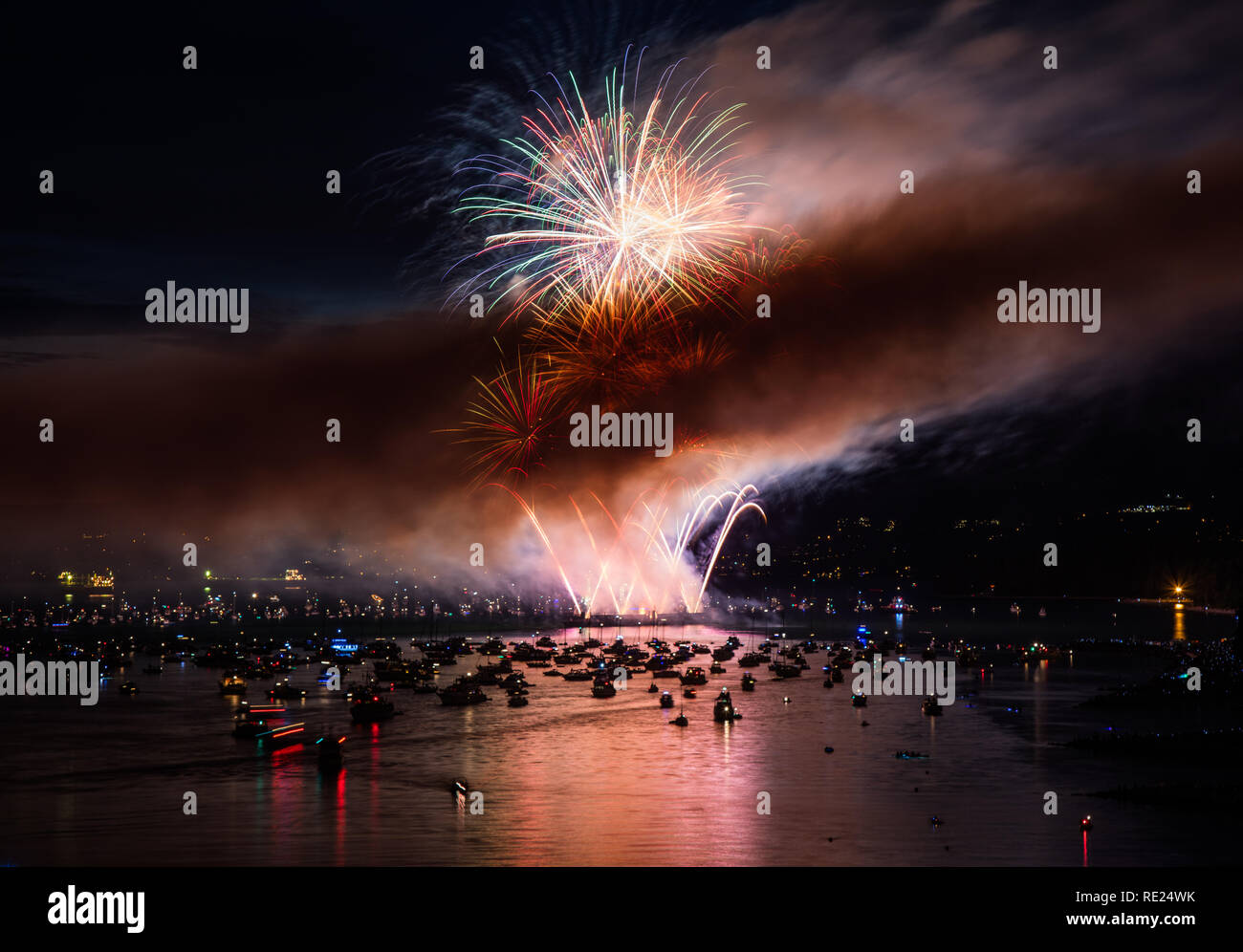 Celebración de la luz de fuegos artificiales en la Bahía Inglesa, Vancouver, BC, Canadá Foto de stock