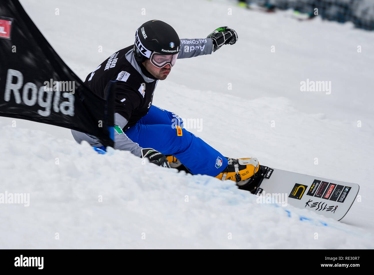 Rogla, Eslovenia. Del 19 de enero del 2019. Edwin Coratti de Italia compite en el FIS Snowboard Slalom Paralelo Gigante de damas en la carrera de la Copa del Mundo Rogla, Eslovenia, el 19 de enero de 2019. Foto: Jure Jure Makovec Makovec: Crédito/Alamy Live News Foto de stock