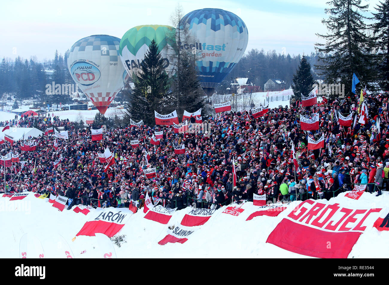 Zakopane, Polonia. Del 19 de enero del 2019. Ventiladores polaca durante la competición por equipos de la Copa del Mundo de saltos de esquí FIS en Zakopane. Crédito: Sopa de imágenes limitado/Alamy Live News Foto de stock