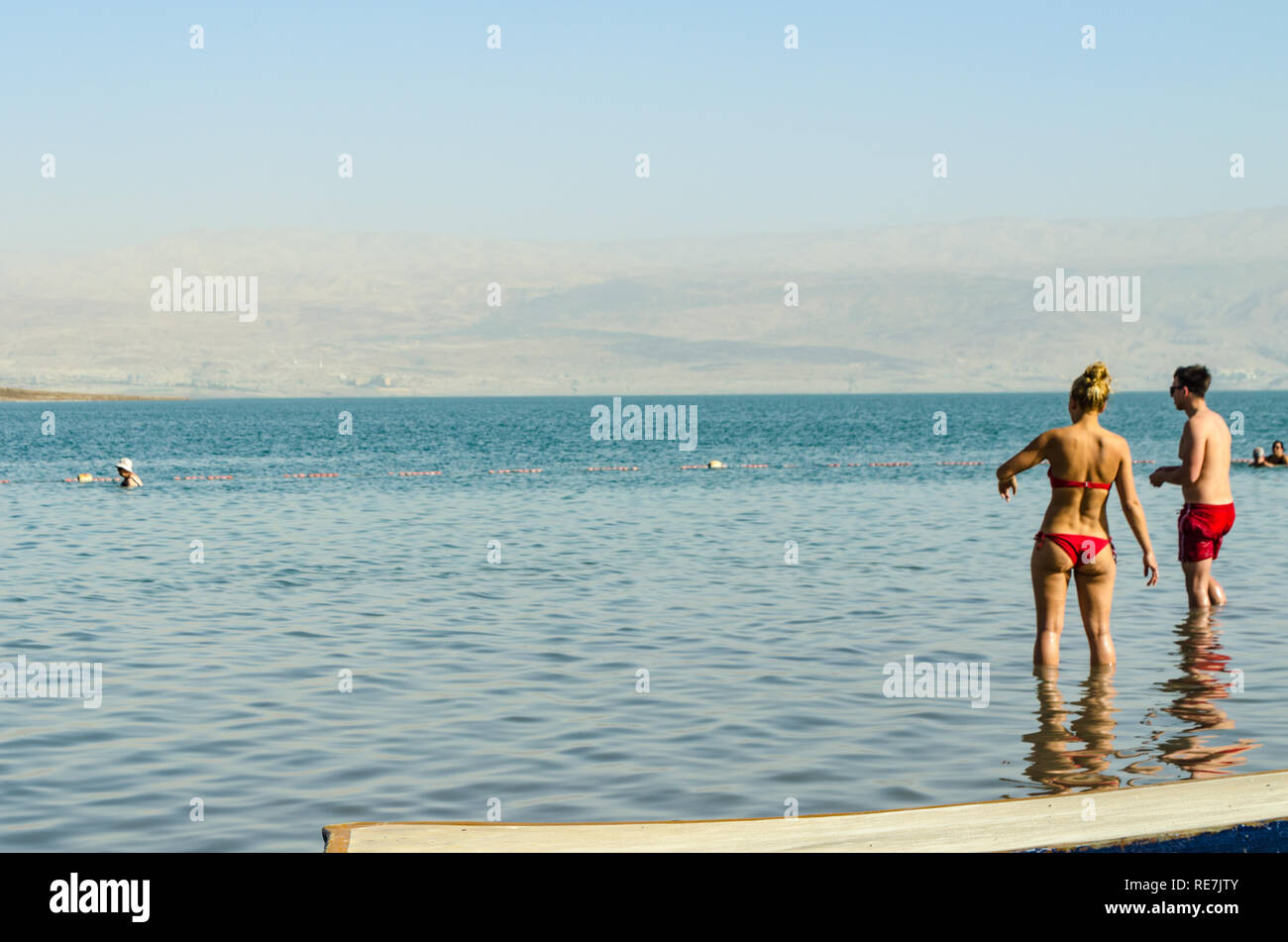 El Mar Muerto (Ribera Occidental), hipersalinos y lago más bajo en el mundo, a -430m bajo el nivel del mar Foto de stock