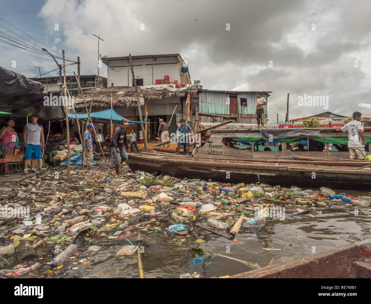 The amazon river pollution fotografías e imágenes de alta resolución - Alamy