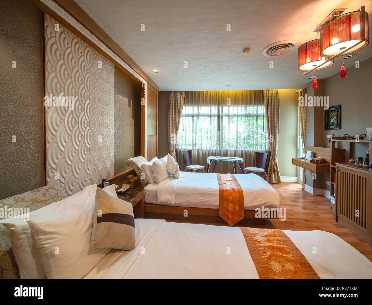 Habitacion De Lujo Con Cama Con Decoracion Vintage Estilo Chino