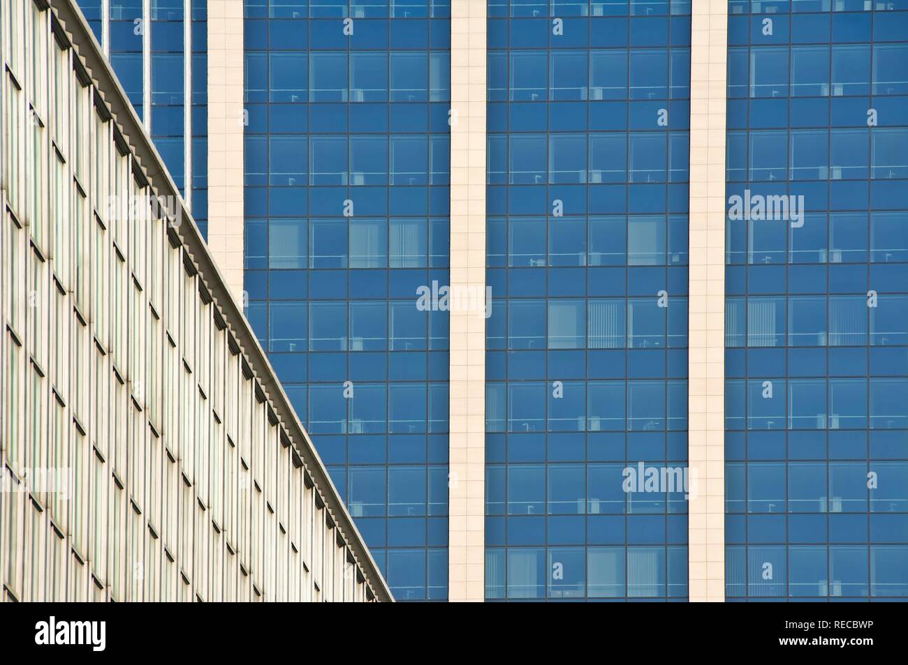 Modernos edificios de oficinas en el distrito de negocios de la Gare du Nord, Brussels, Brabante, Bélgica, Europa Foto de stock