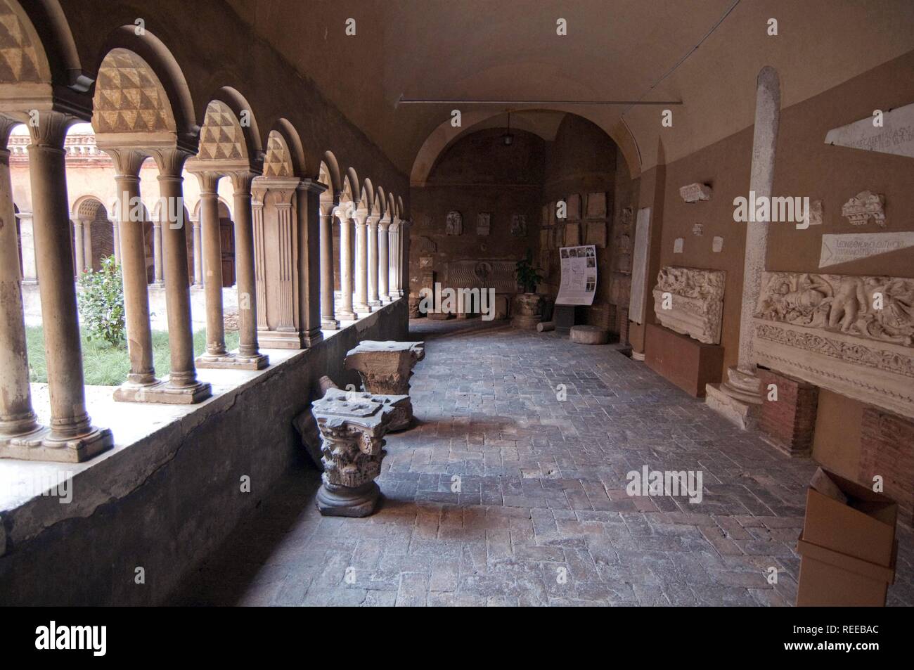 Los claustros de la Basílica de los SS. Quattro Coronati en el Celio