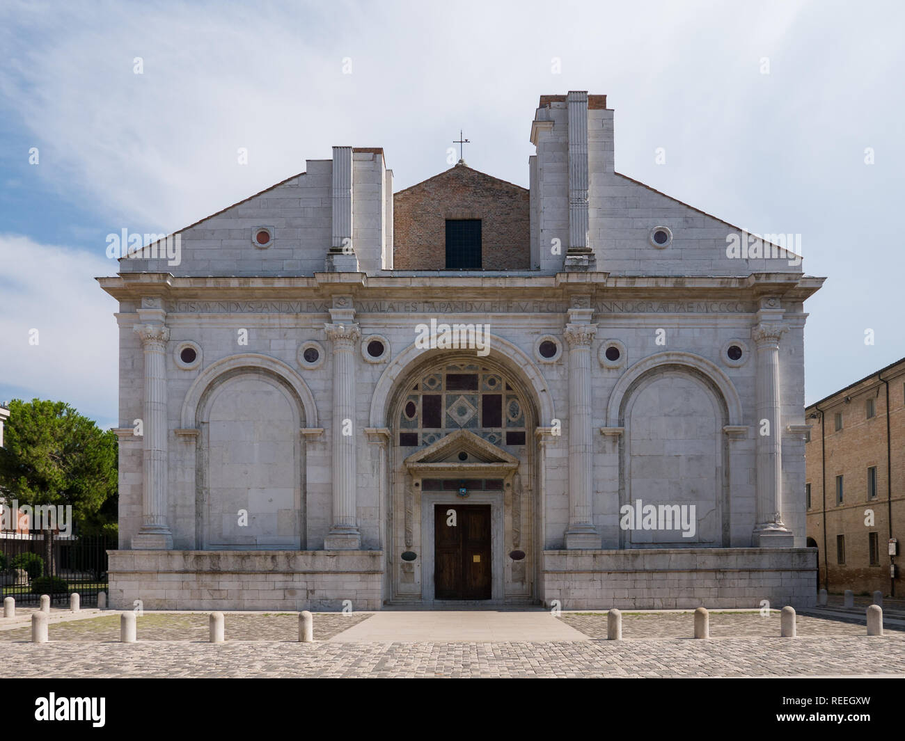 El Tempio Malatestiano (significa Templo Malatesta) e inacabada Iglesia denominada de San Francisco, Rimini Foto de stock