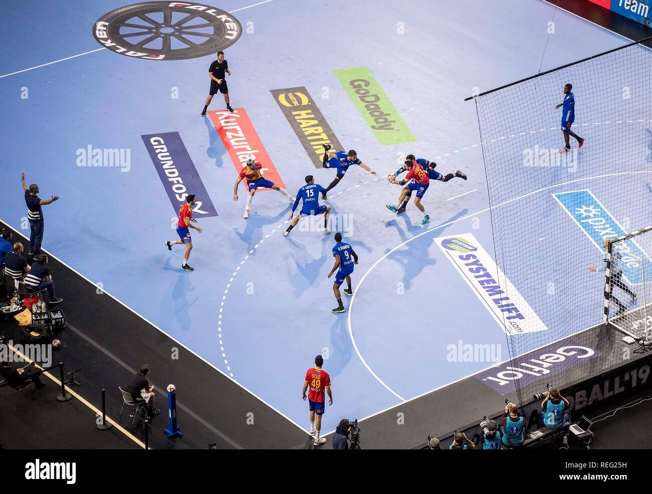 Handball advertisement fotografías e imágenes de alta resolución - Alamy